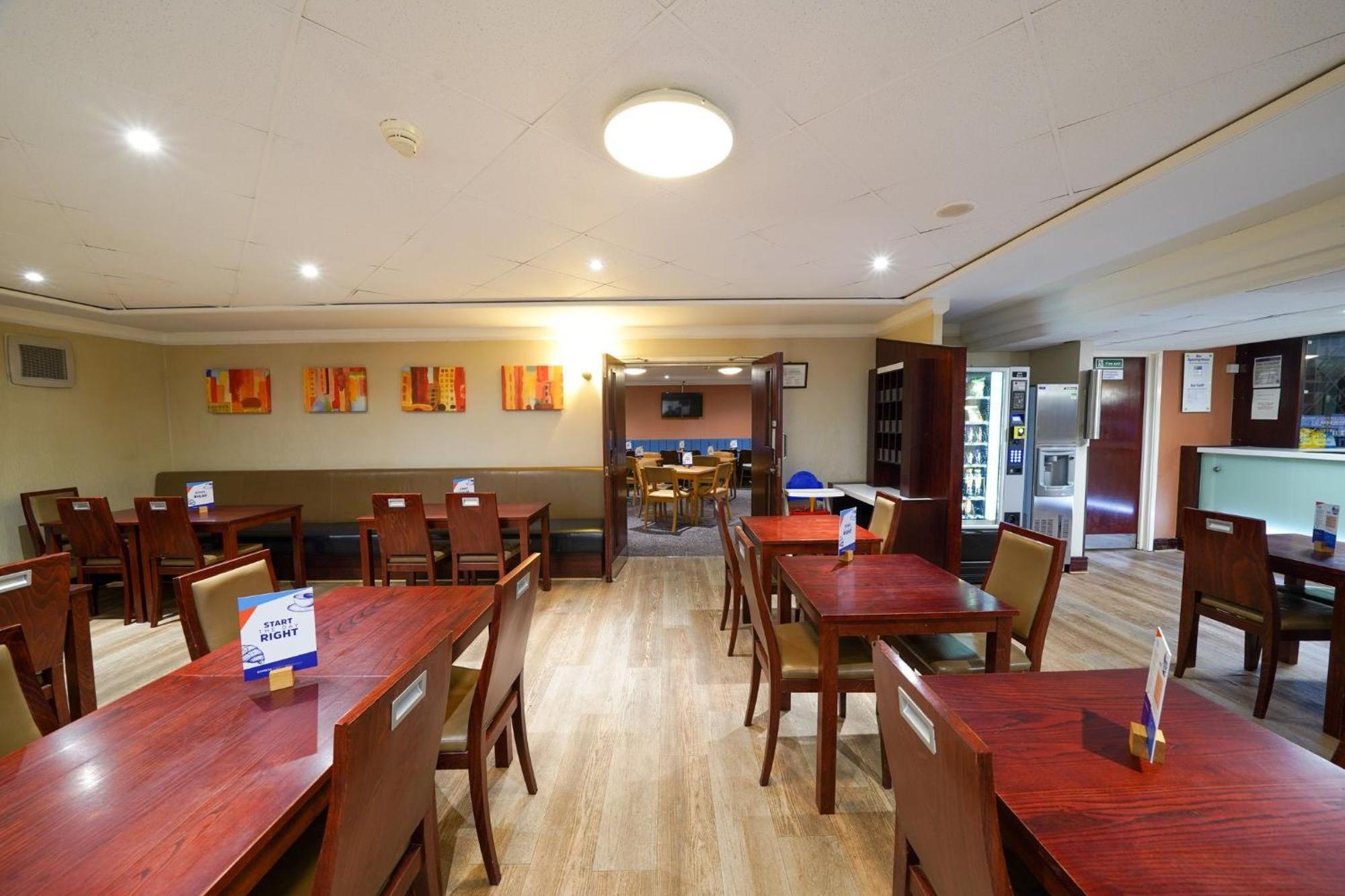 Holiday Inn Express Glenrothes By Ihg Eksteriør bilde