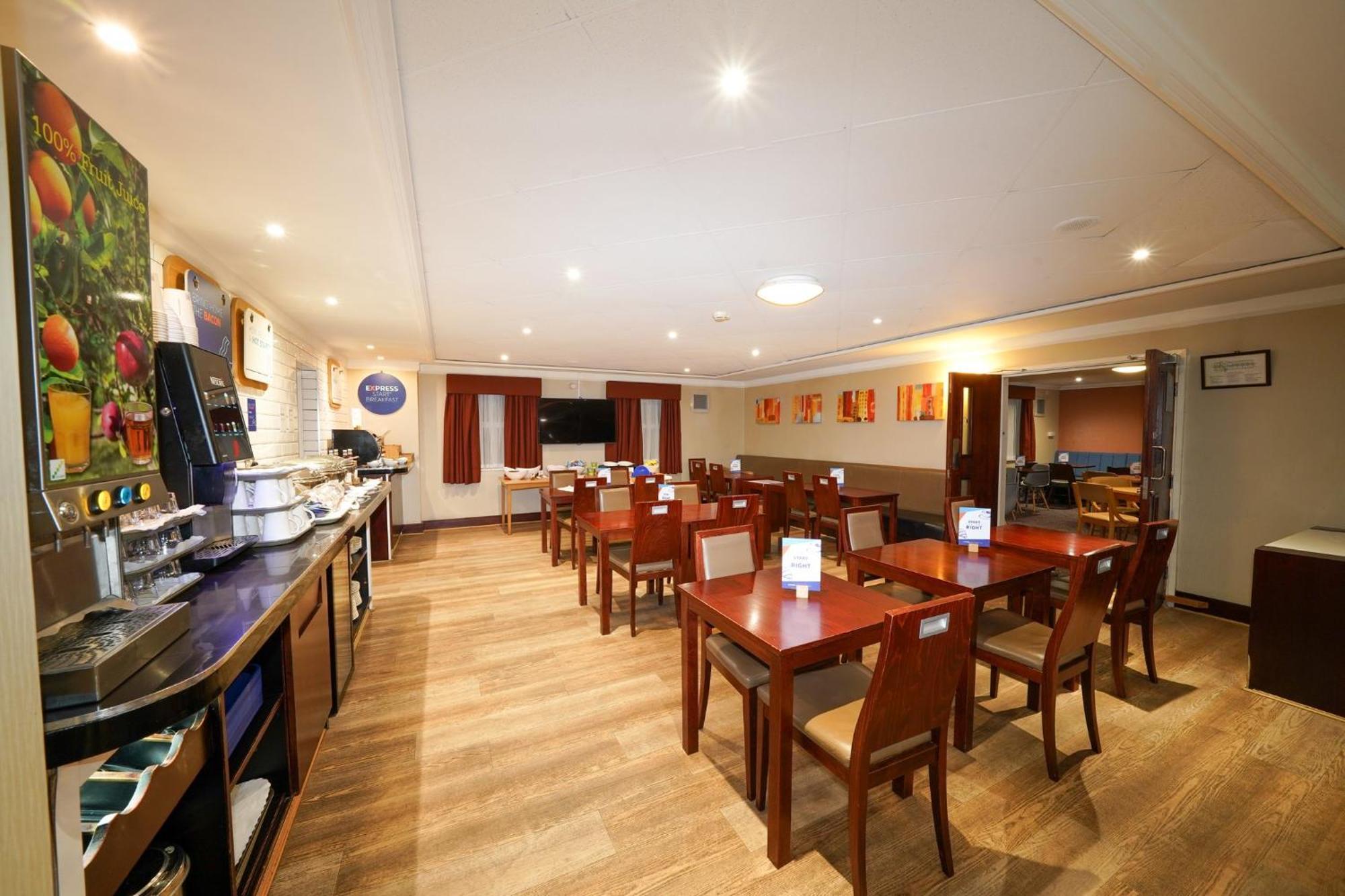 Holiday Inn Express Glenrothes By Ihg Eksteriør bilde