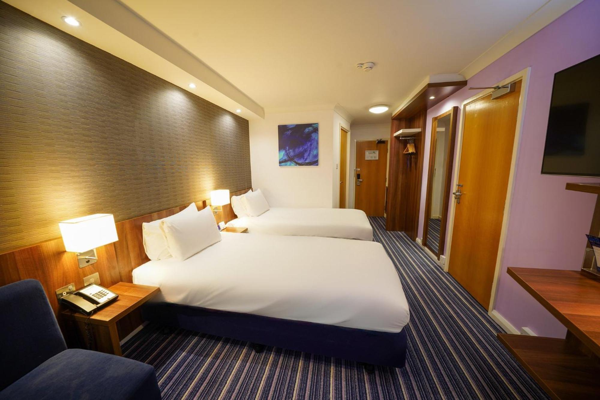 Holiday Inn Express Glenrothes By Ihg Eksteriør bilde