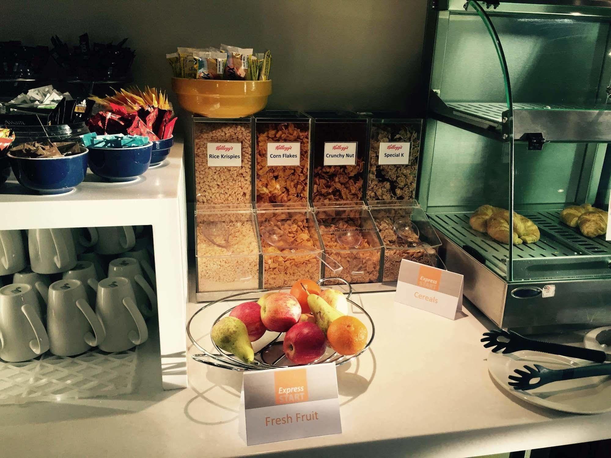 Holiday Inn Express Glenrothes By Ihg Eksteriør bilde