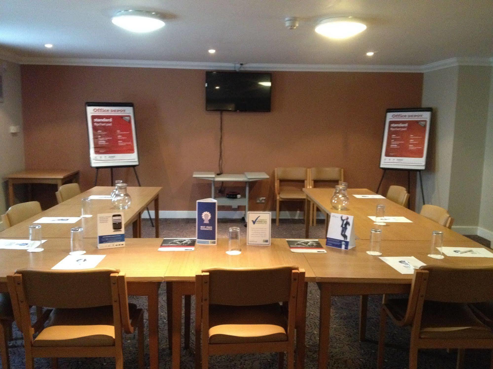 Holiday Inn Express Glenrothes By Ihg Eksteriør bilde
