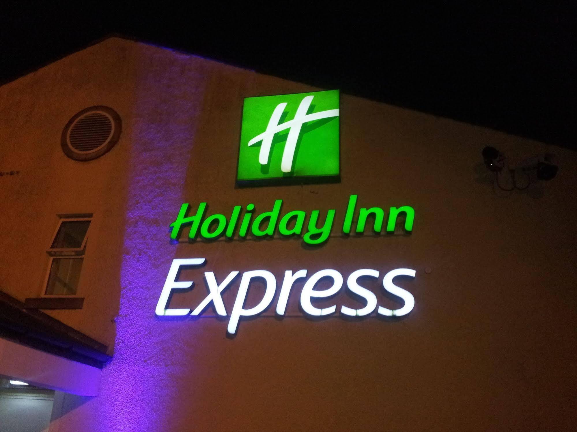 Holiday Inn Express Glenrothes By Ihg Eksteriør bilde